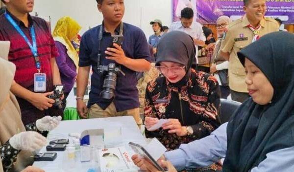 Walikota Kediri Kunjungi Posyandu Ponpes Wali Brokah