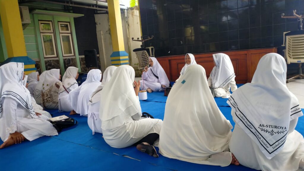 Wakil Ketua Wanita LDII ikuti pengajian Majelis Taklim as-tsuroya
