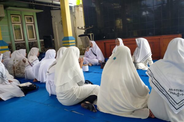 Wakil Ketua Wanita LDII ikuti pengajian Majelis Taklim as-tsuroya